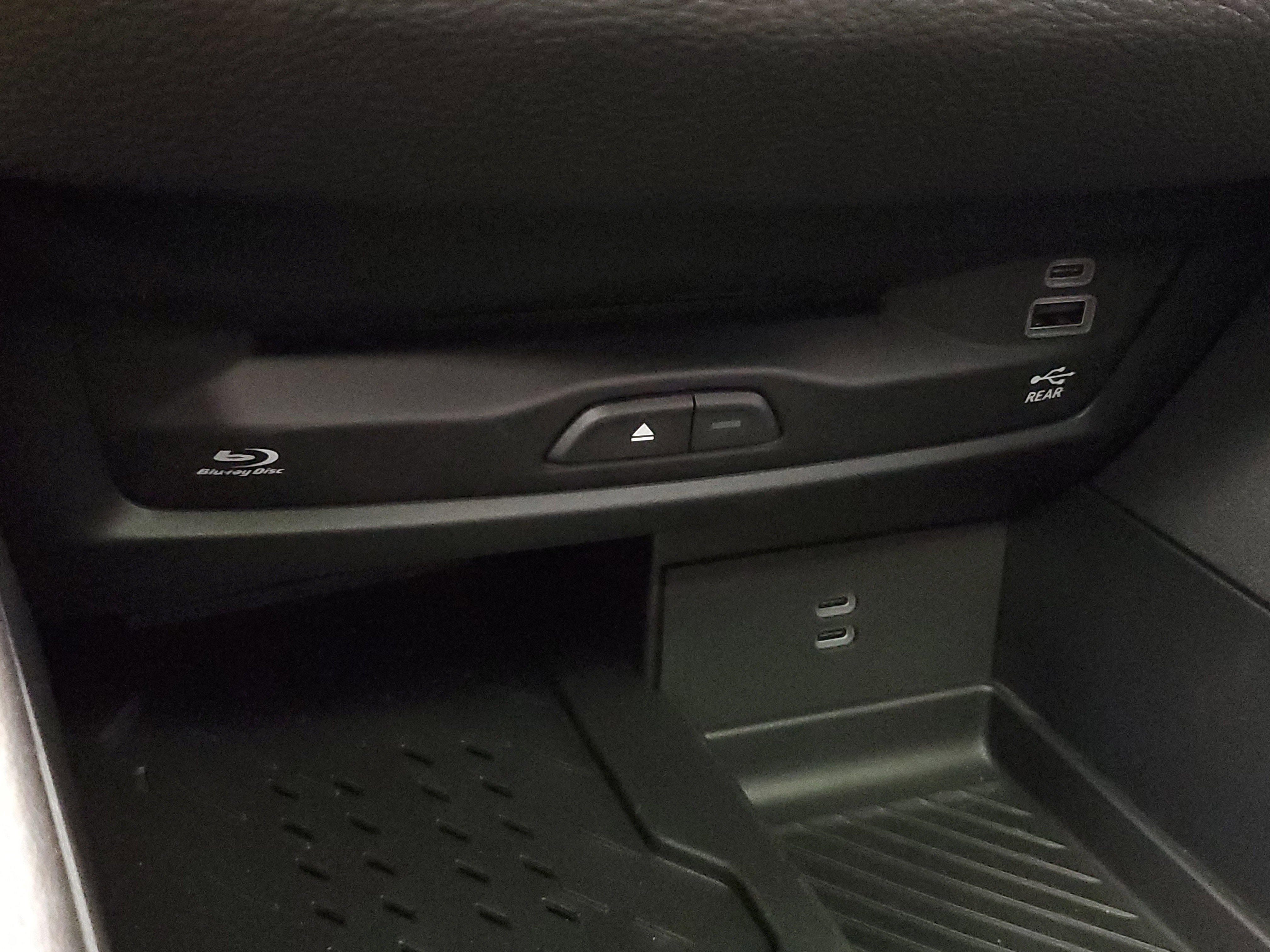 New 2026 Chrysler Pacifica Limited w/ Uconnect Theater Family Group image 24