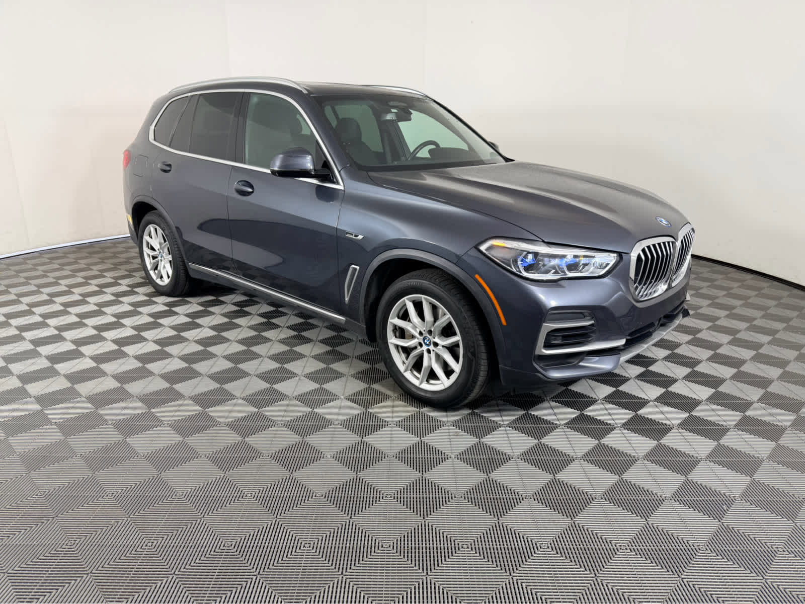Used 2022 BMW X5 xDrive45e w/ Executive Package image 1