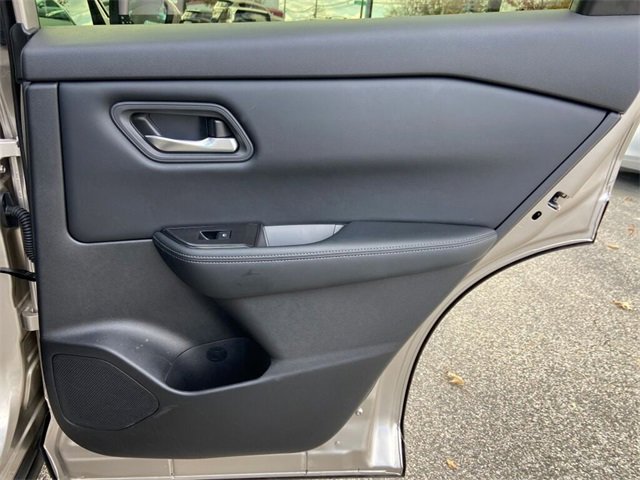 Used 2026 Nissan Rogue SV image 28