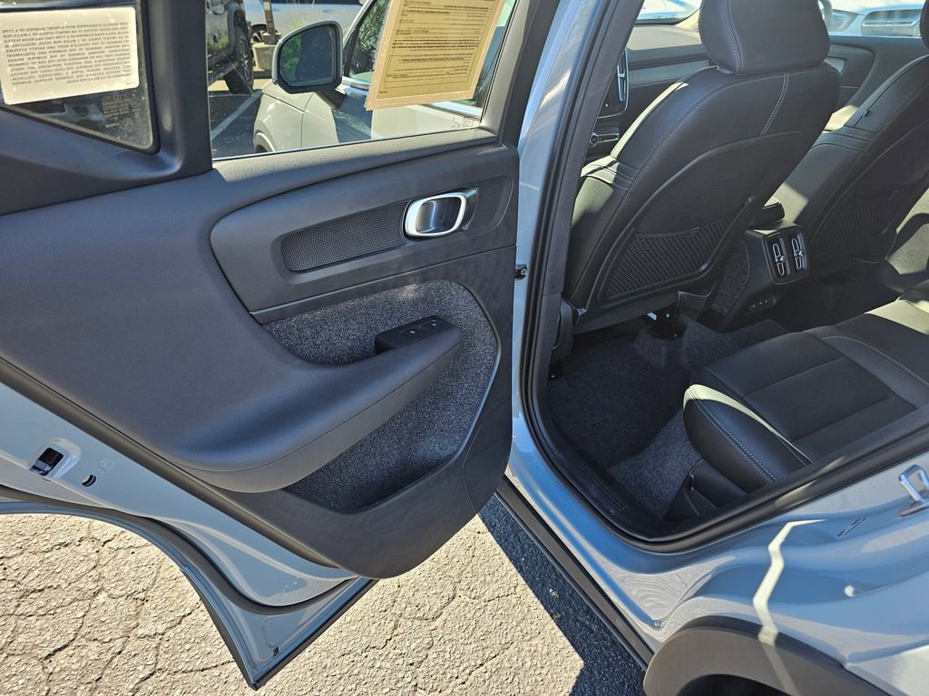 Used 2025 Volvo XC40 B5 Core w/ Protection Package Premier image 12