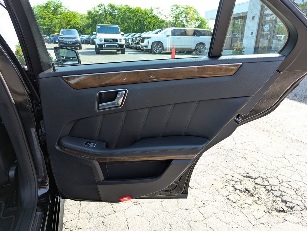 Used 2010 Mercedes-Benz E 350 4MATIC Sedan image 38