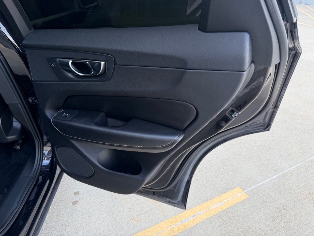 Used 2018 Volvo XC60 T5 R-Design w/ Convenience Package AWD/4WD image 24