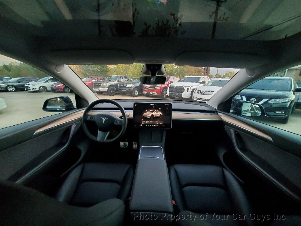 Used 2023 Tesla Model Y Performance image 29