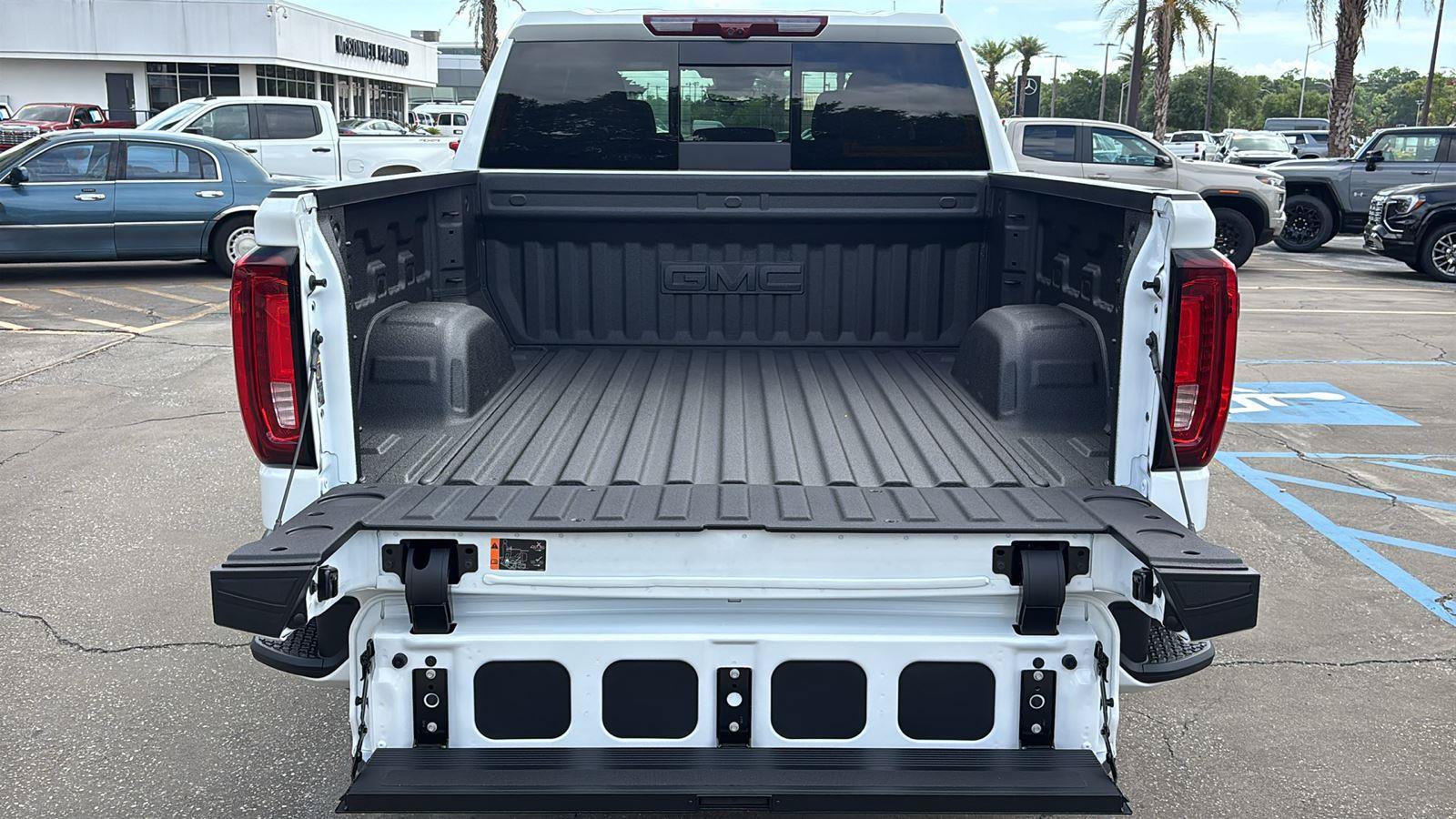 New 2026 GMC Sierra 1500 AT4 w/ AT4 Premium Package AWD/4WD image 7