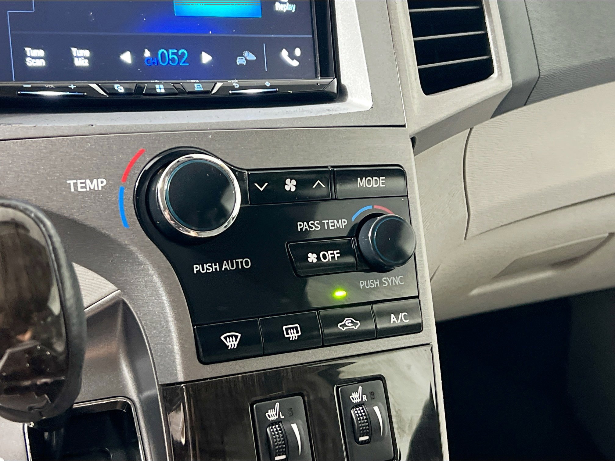 Used 2014 Toyota Venza XLE image 27