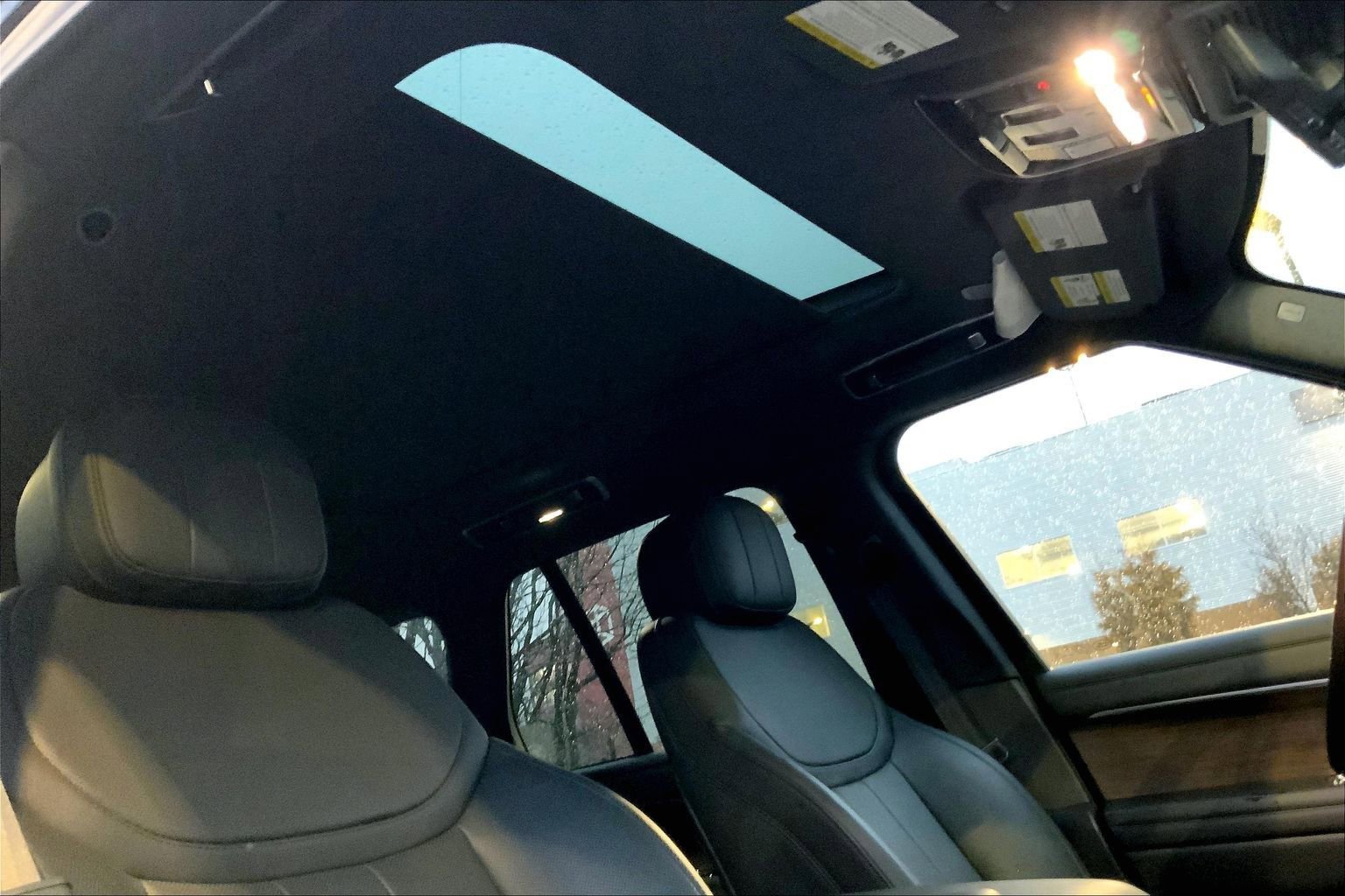 Used 2024 Land Rover Range Rover SE image 14