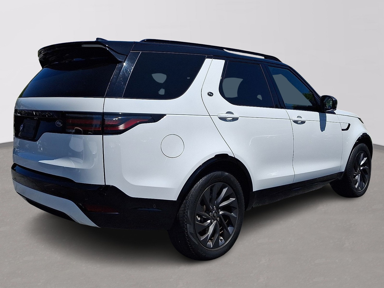 Used 2023 Land Rover Discovery S R-Dynamic AWD/4WD image 6