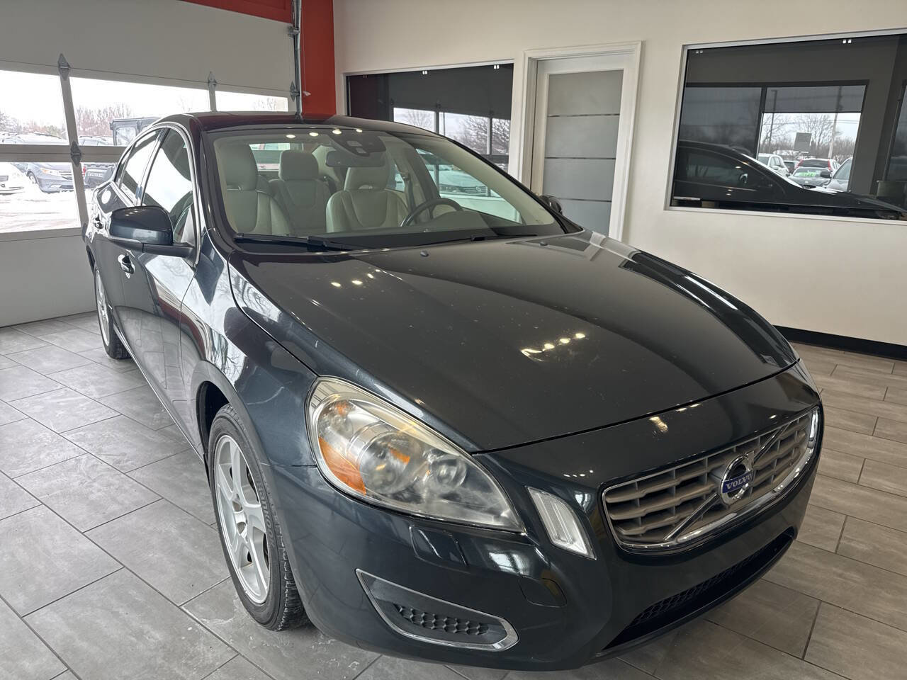 Used 2012 Volvo S60 T5 w/ Climate Pkg image 2