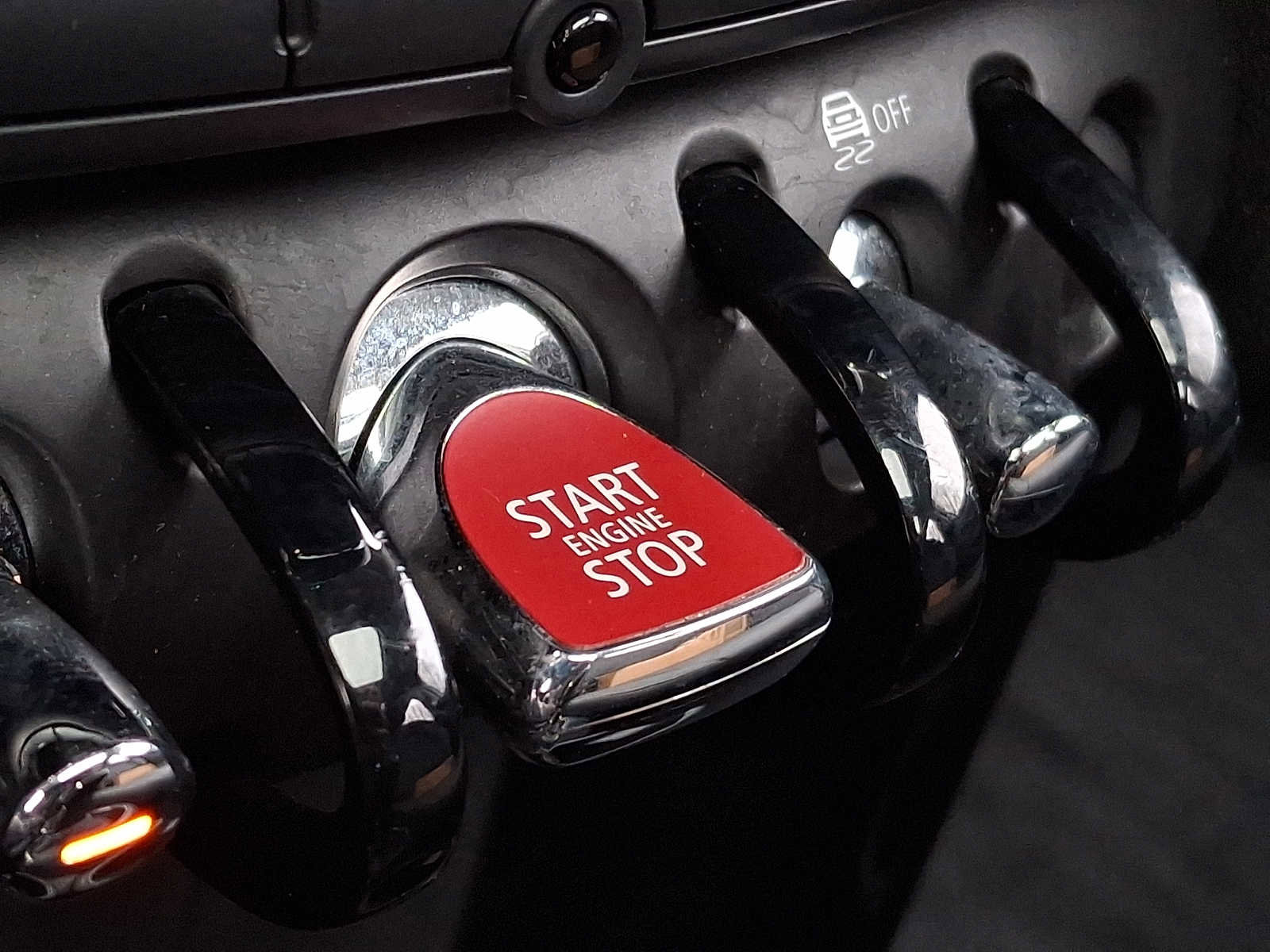 Certified 2023 MINI Cooper 4-Door Hardtop image 23