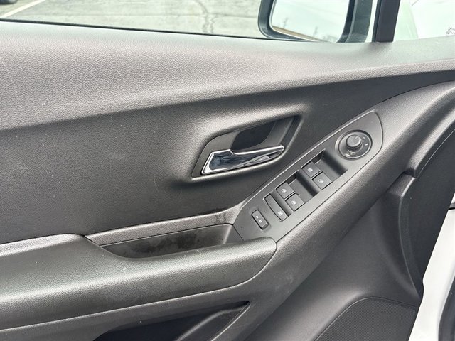 Certified 2022 Chevrolet Trax LT w/ LT Convenience Package image 22