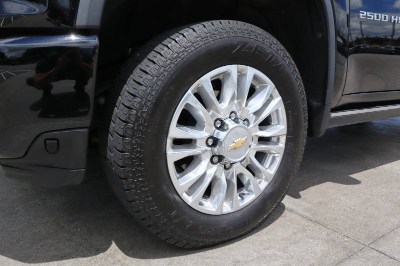 Used 2022 Chevrolet Silverado 2500 High Country w/ Z71 Off-Road Package AWD/4WD image 8