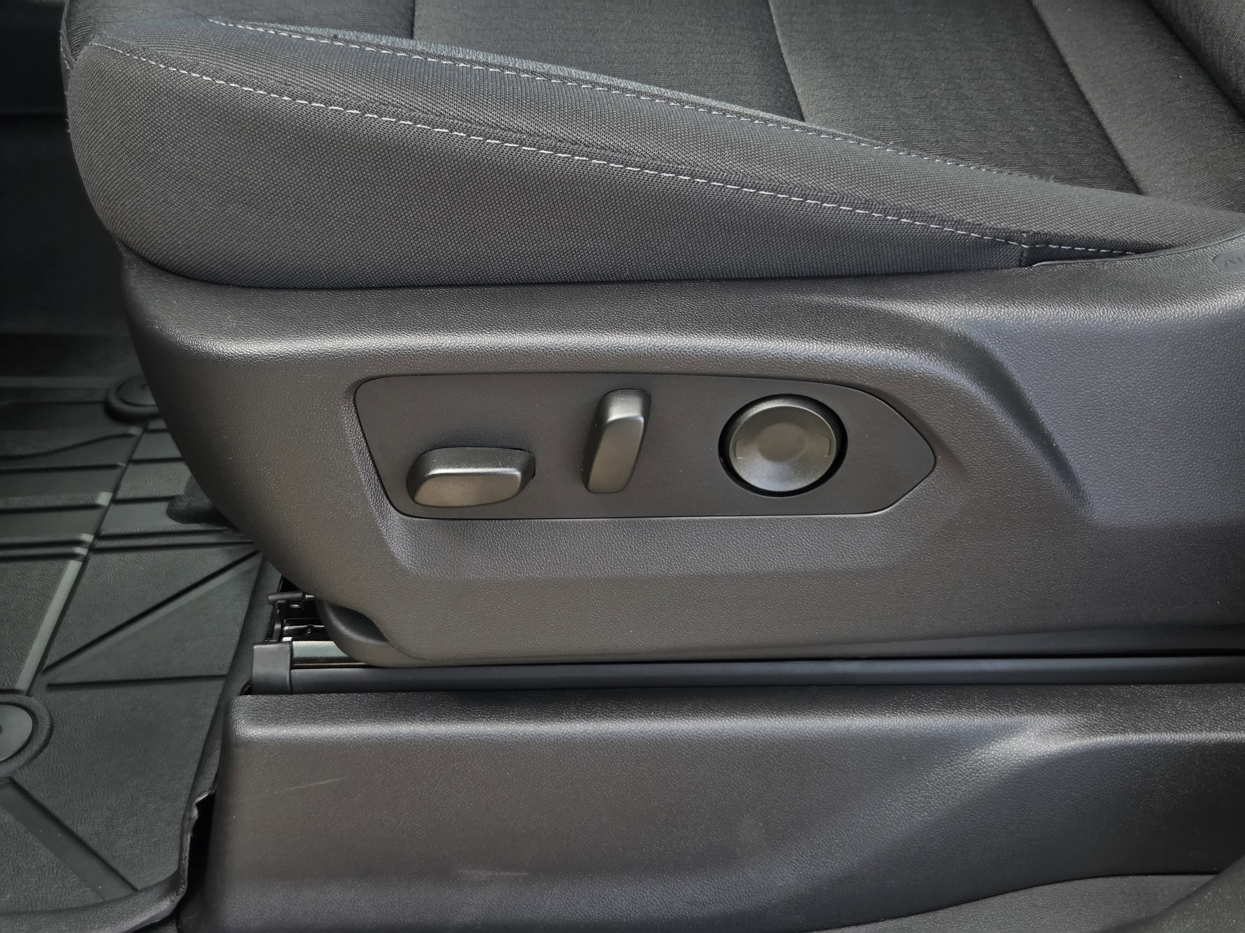 New 2026 Chevrolet Silverado 1500 Custom w/ LPO, Dark Essentials Package RWD image 24