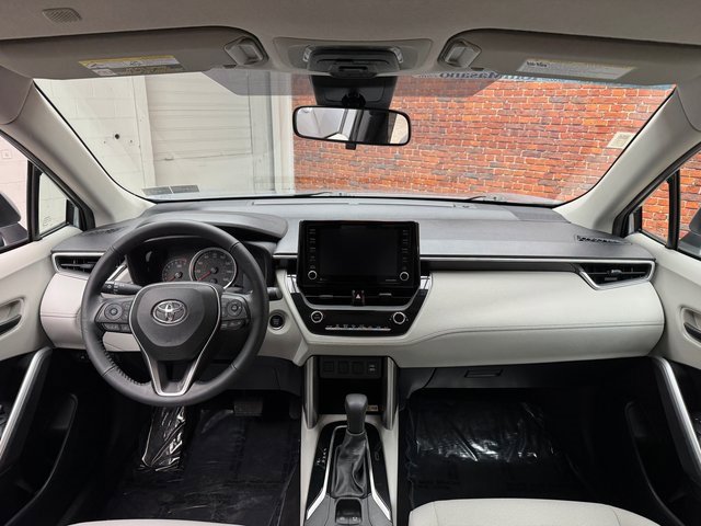 Used 2022 Toyota Corolla Cross LE image 3