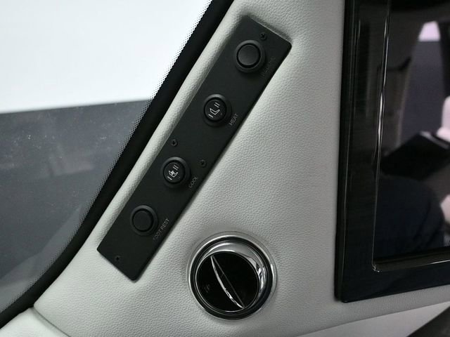 Used 2020 Cadillac Escalade ESV Platinum w/ Escalade Sport Edition image 29