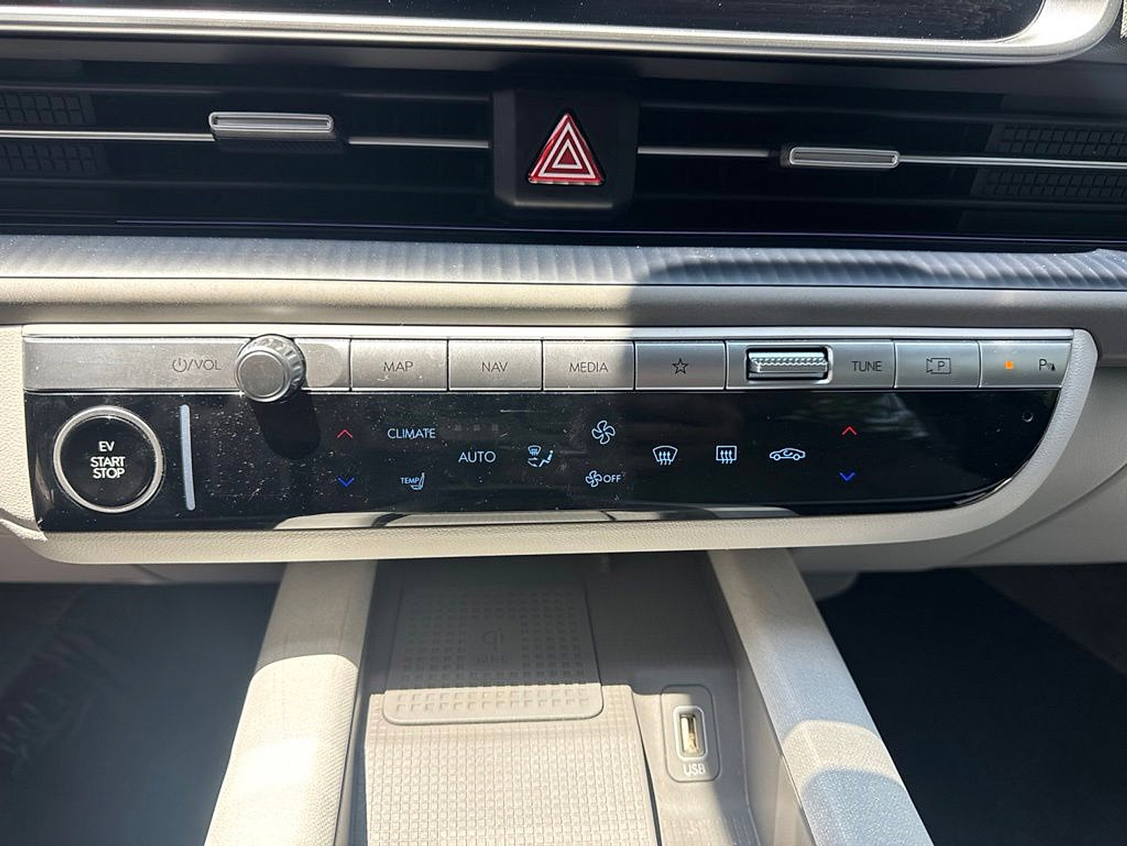 Used 2024 Hyundai Ioniq 6 SEL AWD/4WD image 17