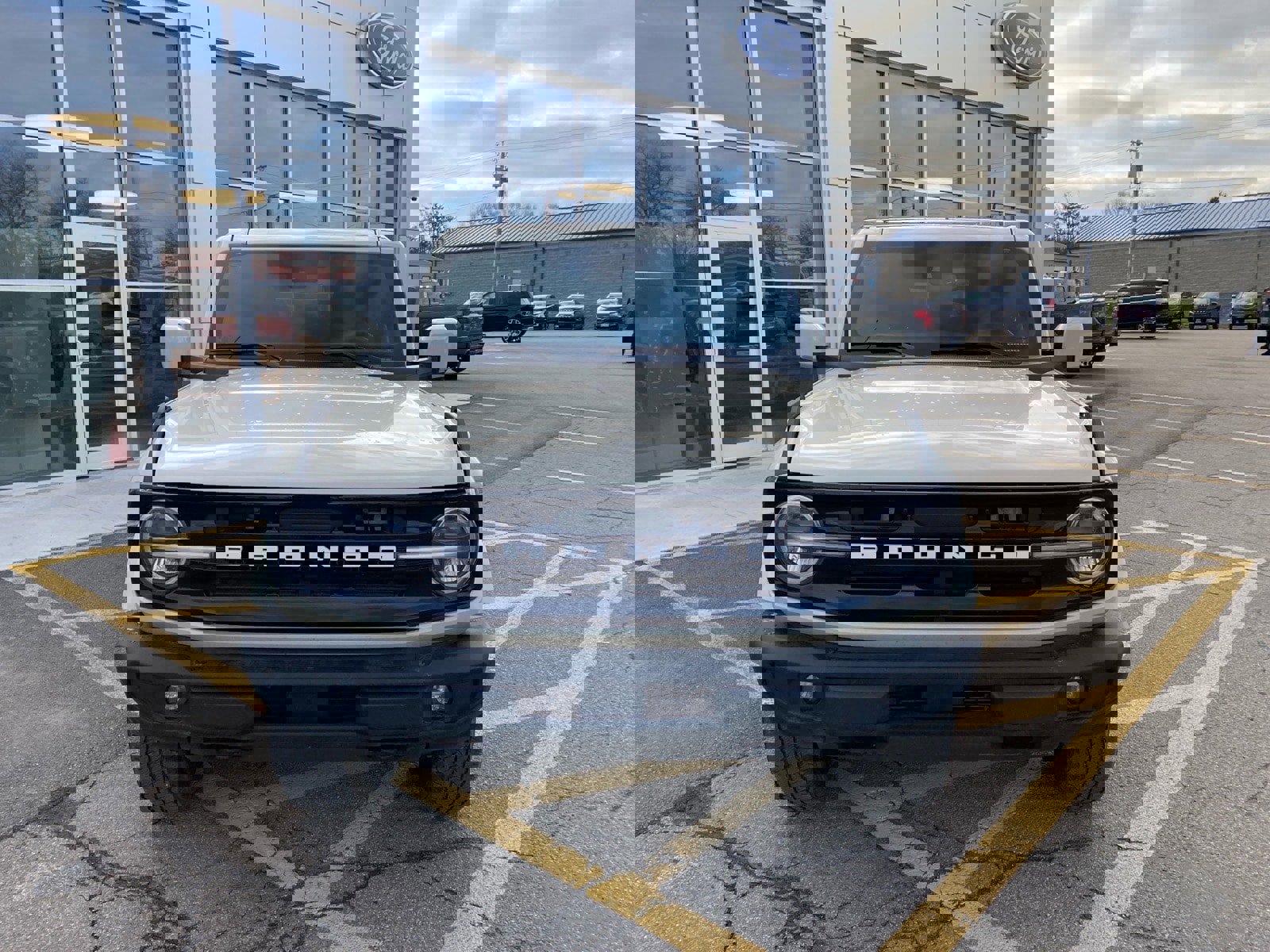 Used 2025 Ford Bronco Outer Banks image 8