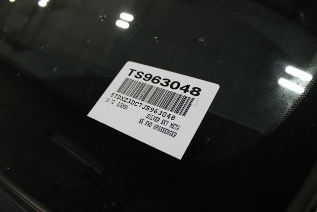 Used 2018 Toyota Sienna SE image 30