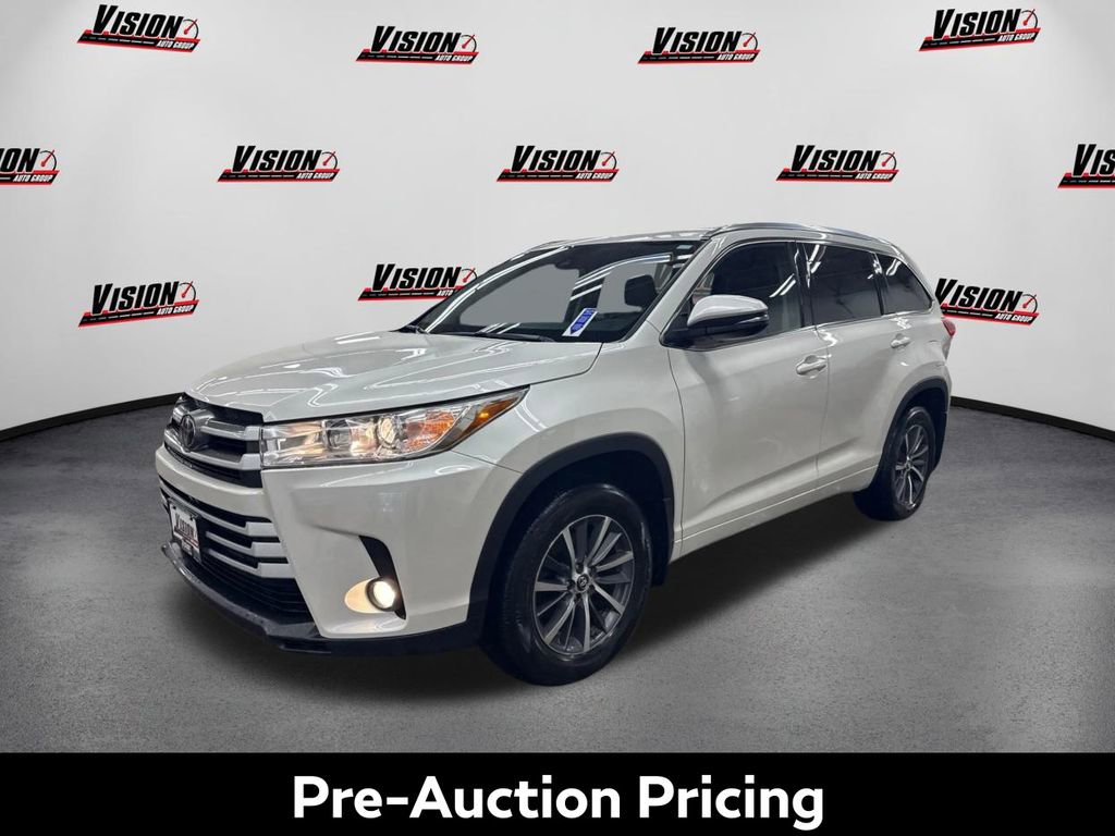 Used 2017 Toyota Highlander XLE w/ Carpet Mat Package image 1