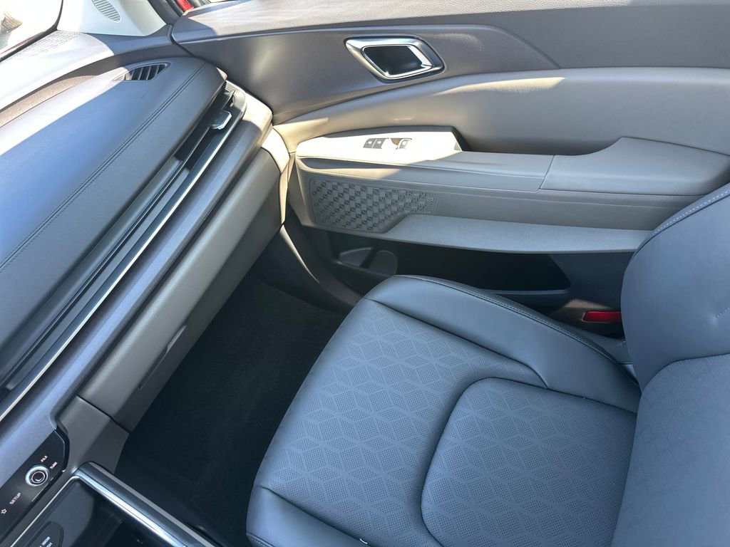 New 2026 Kia Carnival EX image 32