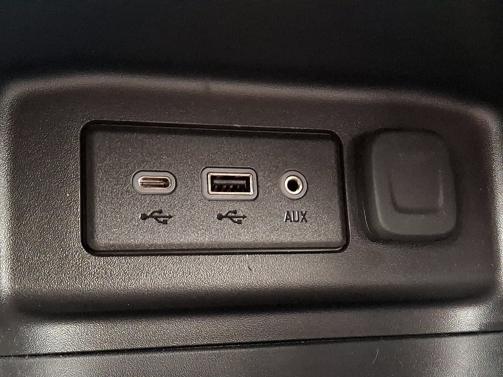 Used 2024 Chevrolet Equinox LT w/ LPO, Floor Liner Package AWD/4WD image 25