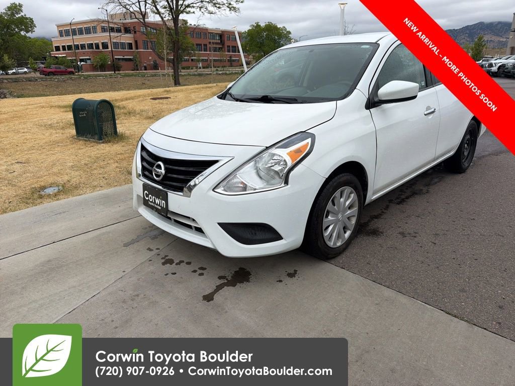 Used 2018 Nissan Versa SV FWD image 3