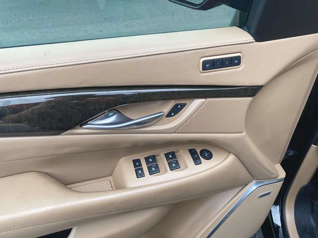 Used 2019 Cadillac Escalade ESV Platinum AWD/4WD image 13