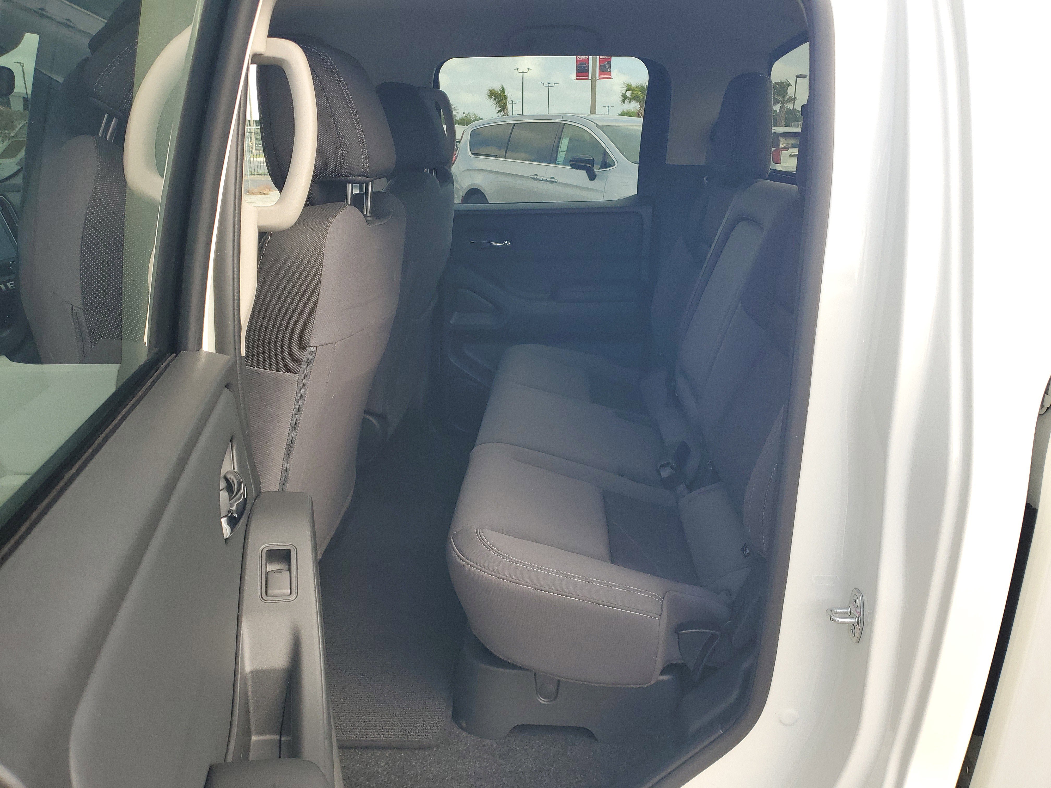 Certified 2025 Nissan Frontier SV image 14