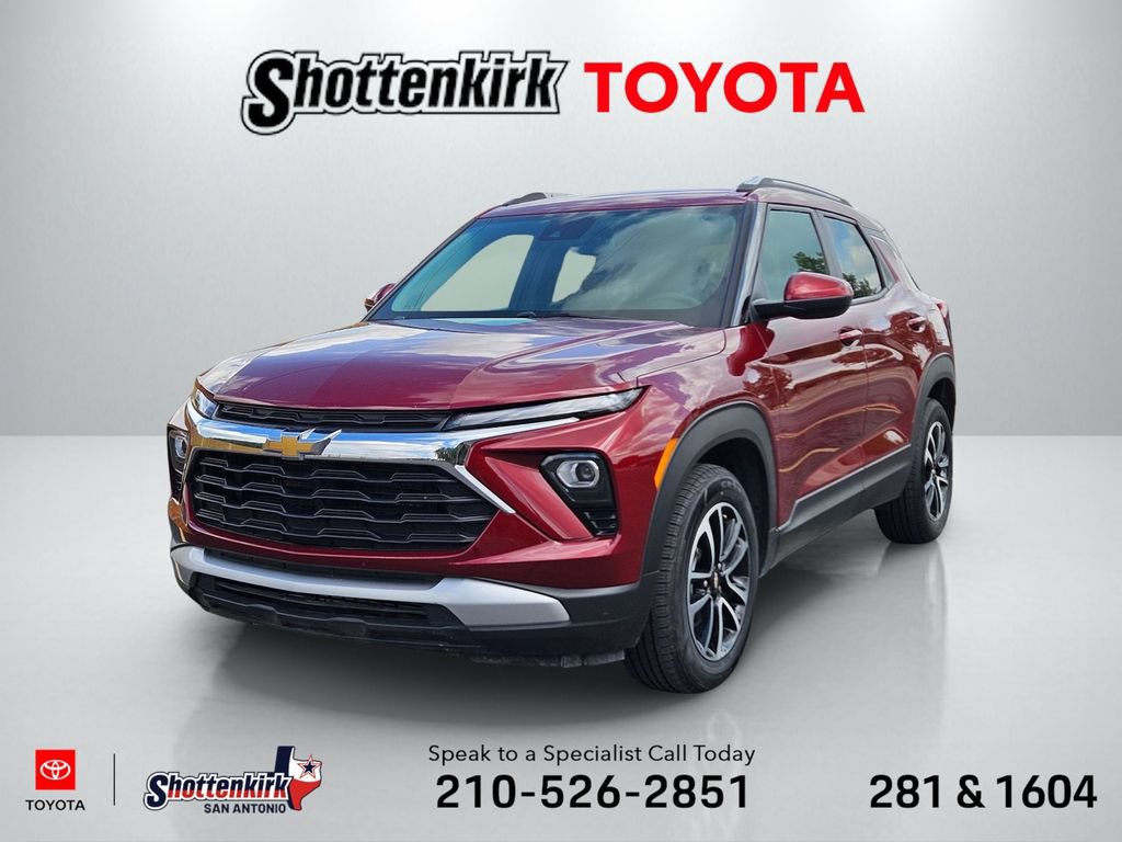 Used 2025 Chevrolet TrailBlazer LT FWD image 1