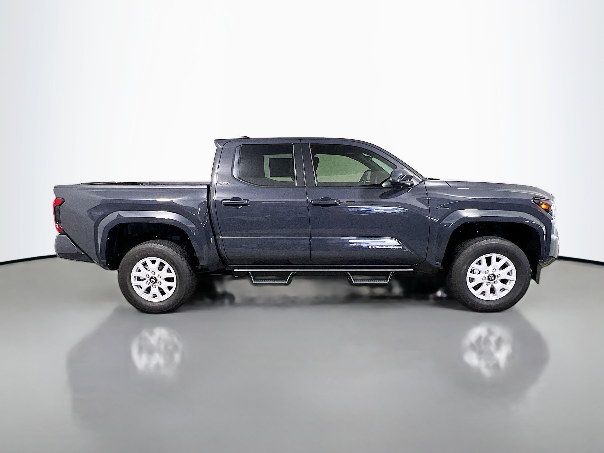 Used 2026 Toyota Tacoma SR5 AWD/4WD image 3