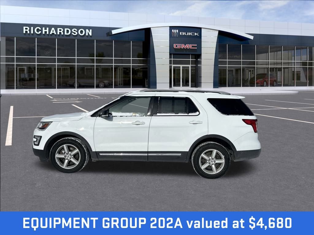 Used 2017 Ford Explorer XLT w/ Equipment Group 202A image 2