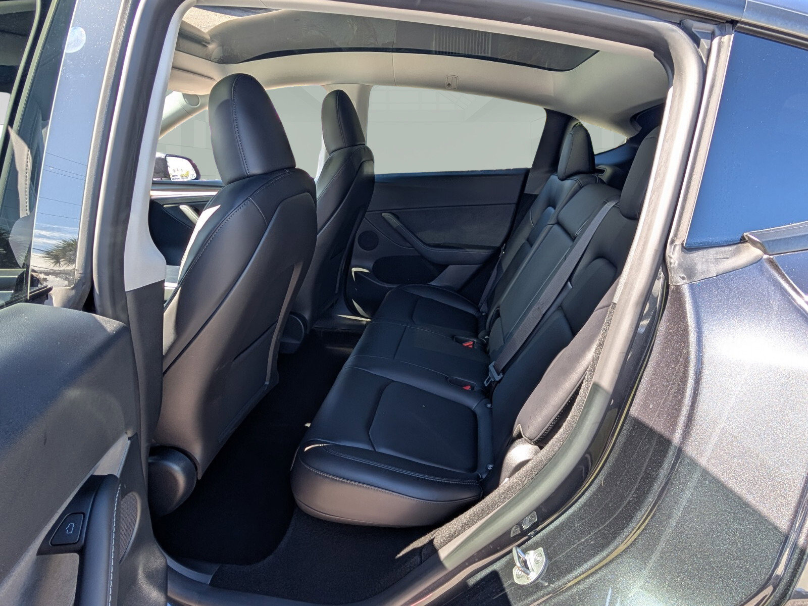 Used 2024 Tesla Model Y Long Range image 9