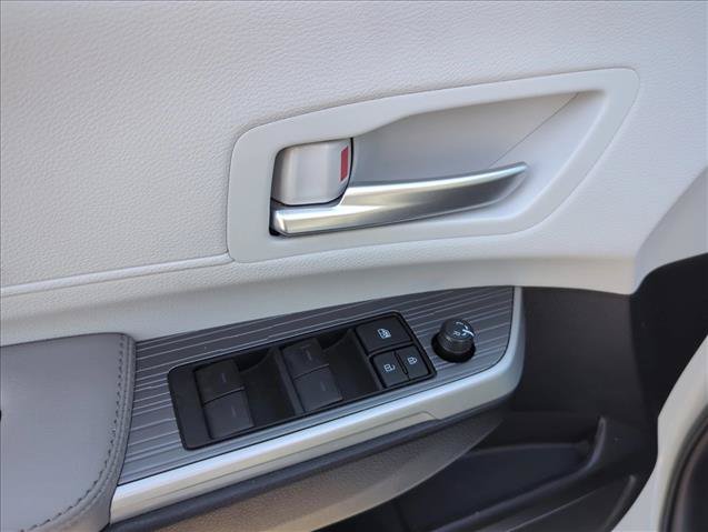 Certified 2025 Toyota Sienna XLE FWD image 10