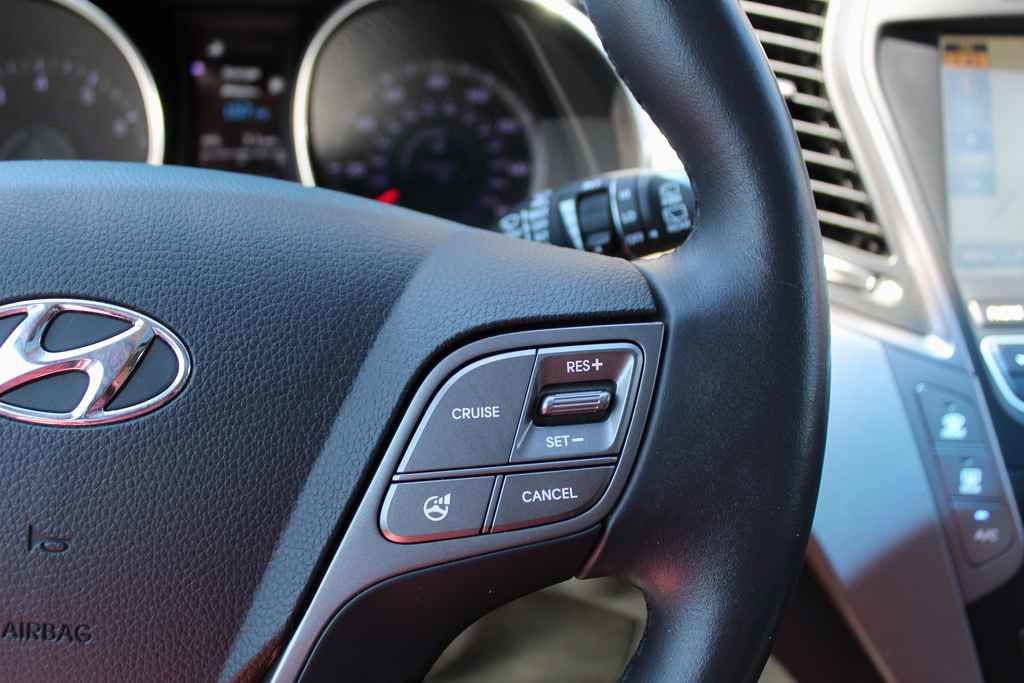 Used 2015 Hyundai Santa Fe Limited w/ Option Group 04 AWD/4WD image 19