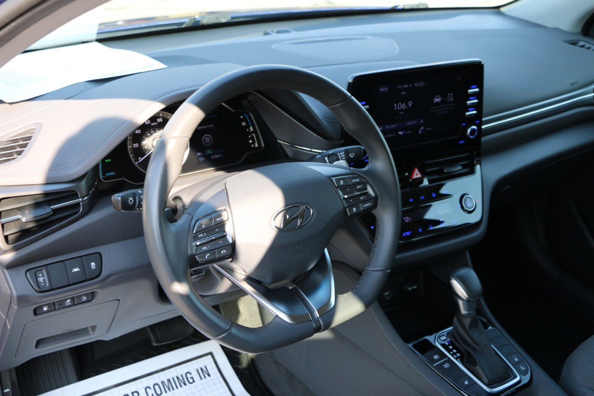 Used 2021 Hyundai Ioniq SE FWD image 16