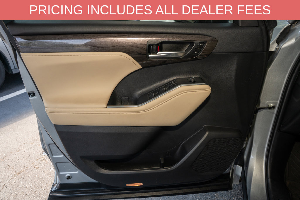 Used 2023 Toyota Highlander Limited FWD image 14