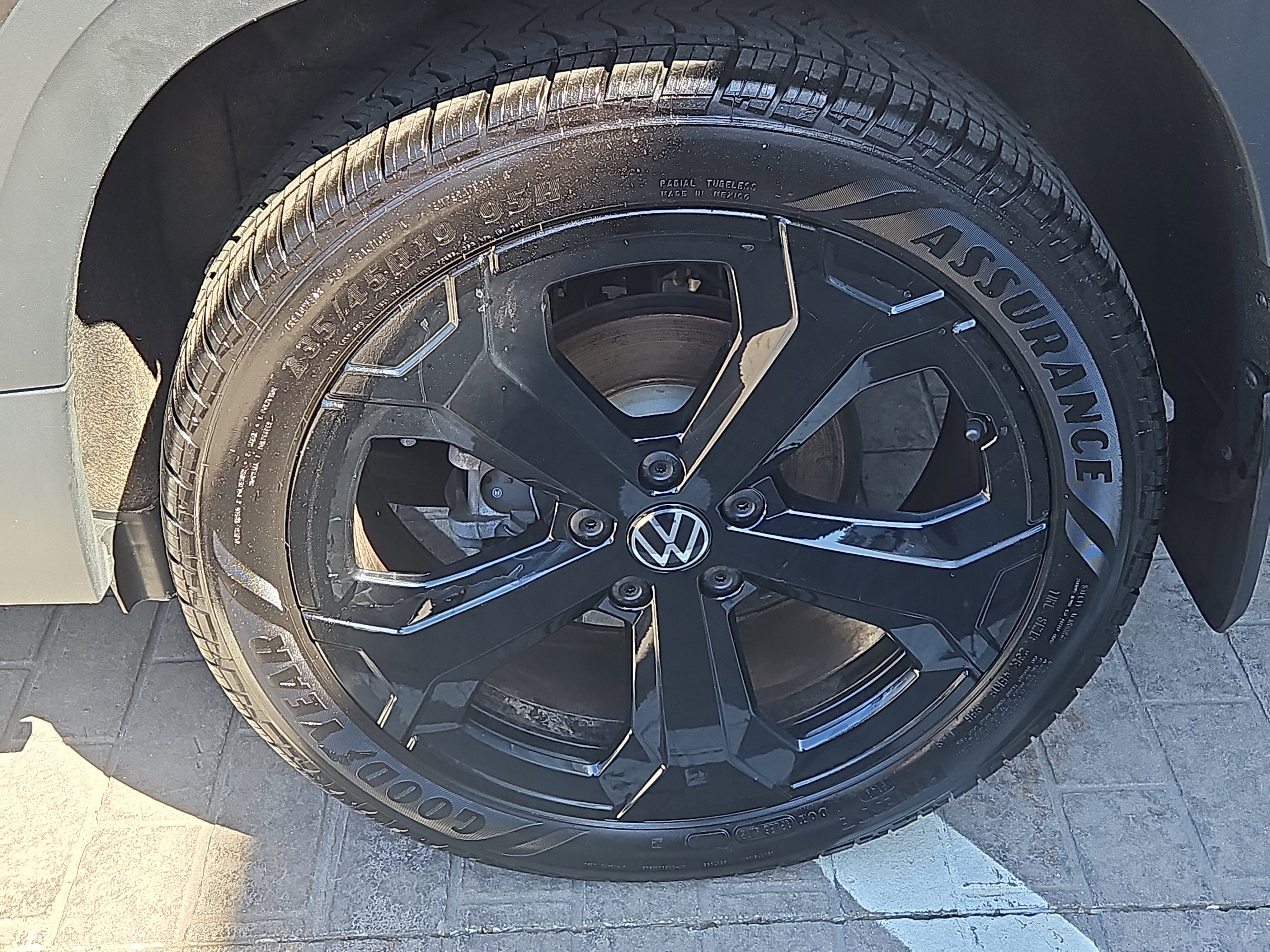 Certified 2025 Volkswagen Taos SEL AWD/4WD image 28