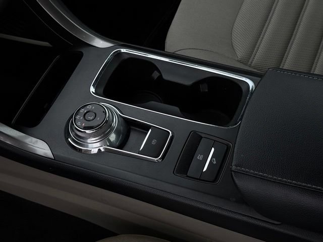 Used 2019 Ford Fusion SE FWD image 27