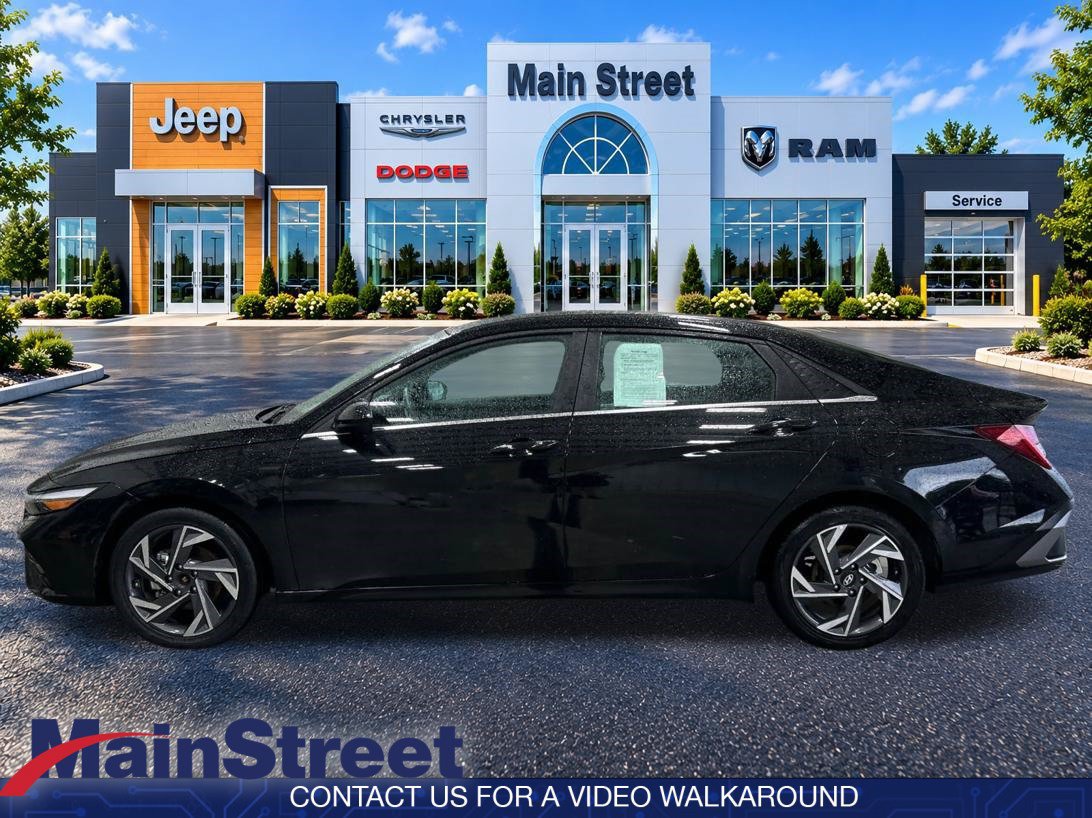 Used 2025 Hyundai Elantra SEL FWD image 2