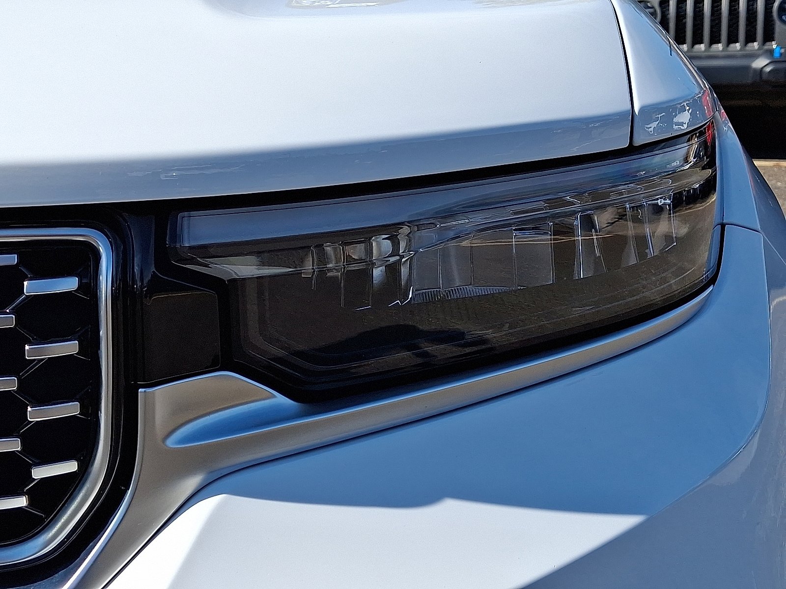 Used 2022 Jeep Grand Cherokee Summit AWD/4WD image 9