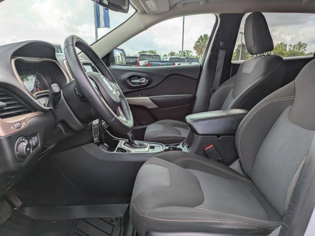 Used 2017 Jeep Cherokee Latitude w/ Comfort & Sound Group image 20