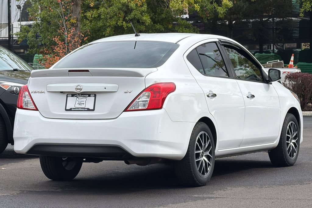 Used 2019 Nissan Versa SV FWD image 4