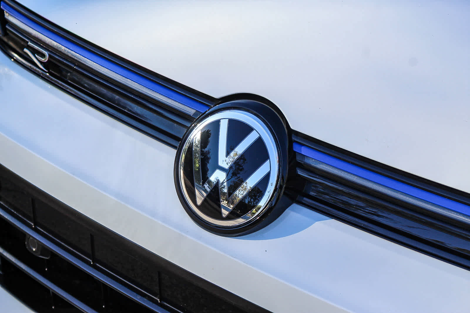 Used 2025 Volkswagen Golf w/ Euro Style Package image 9