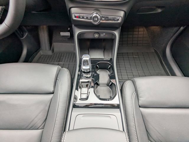 New 2026 Volvo XC40 B4 Plus w/ Protection Package Premier image 19