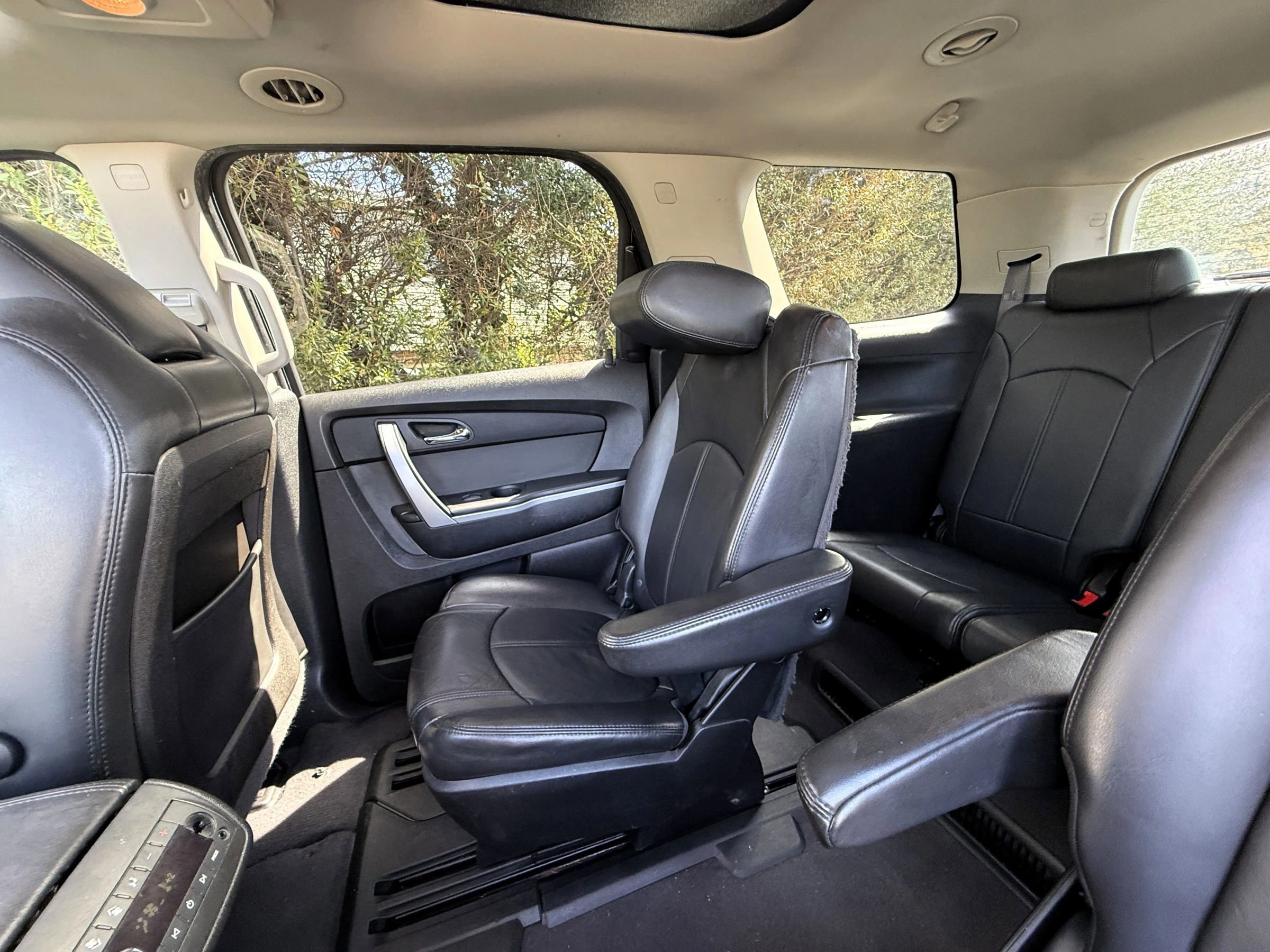 Used 2011 GMC Acadia SLT image 51