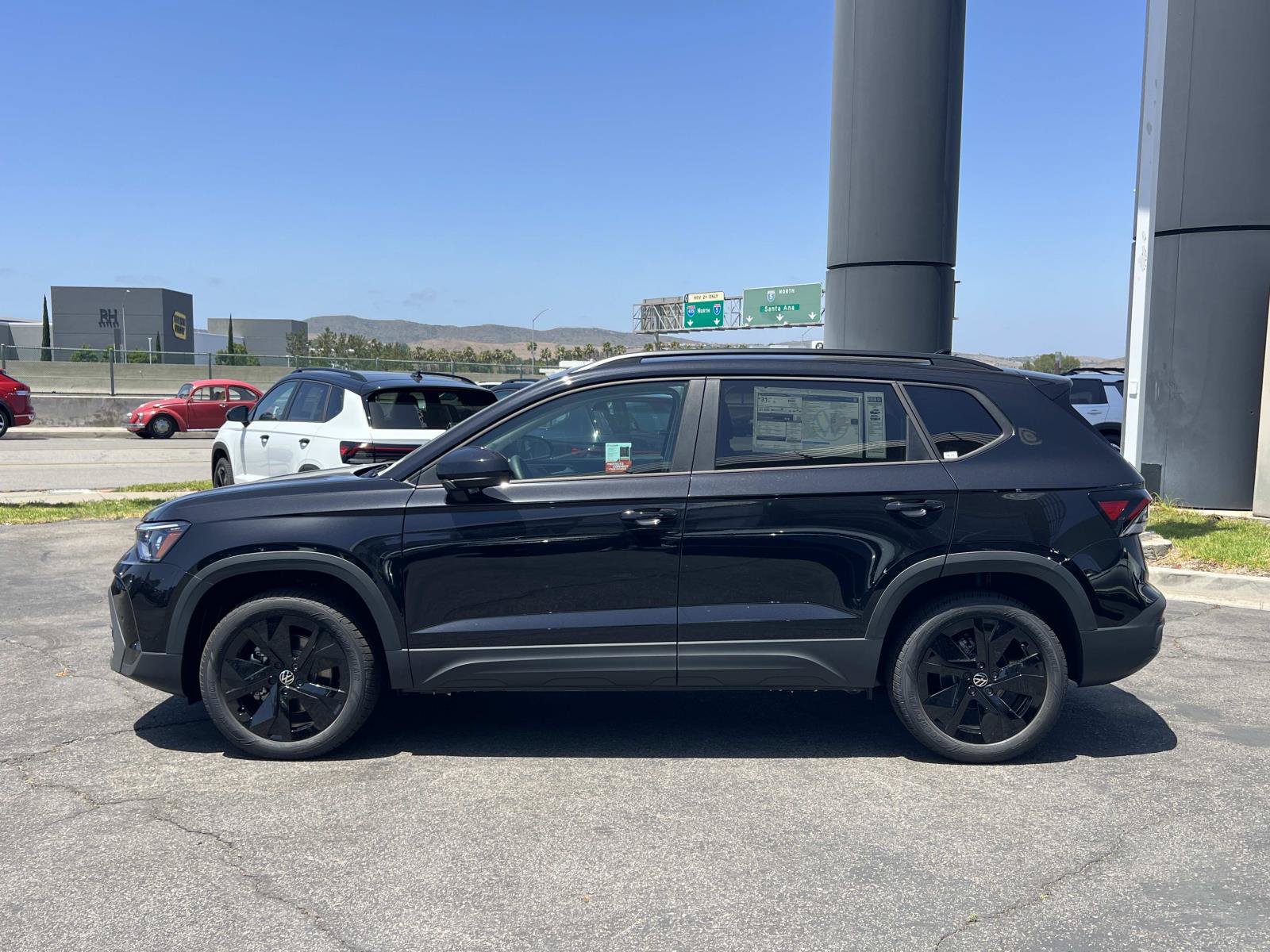 New 2026 Volkswagen Taos SE FWD image 2