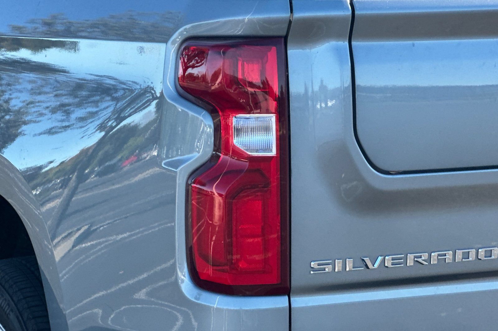 Used 2025 Chevrolet Silverado 1500 High Country AWD/4WD image 46