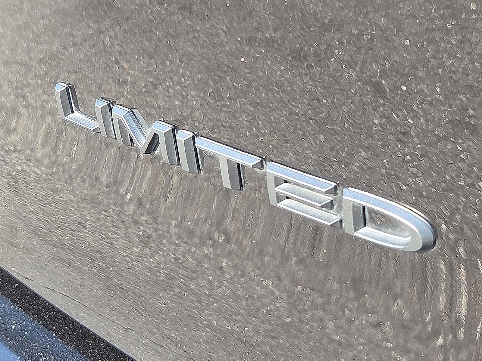 Used 2025 Chrysler Pacifica Limited FWD image 8