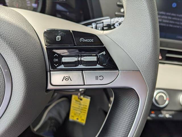 Used 2021 Hyundai Elantra SE FWD image 22