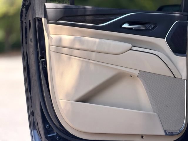 Used 2023 Cadillac Escalade ESV Premium Luxury AWD/4WD image 17