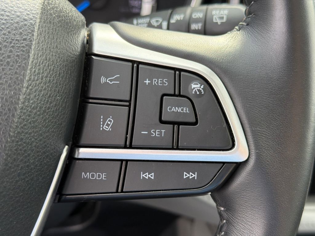 Used 2023 Toyota Highlander XLE image 26